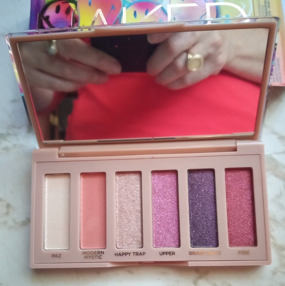 🆕 Urban Decay x SMILEY NAKED CHILL HAPPY Mini Eyeshadow Palette - Picture 8 of 15